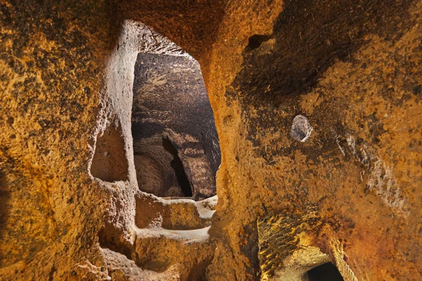 Пещерный город Деринкую в Каппадокии — стоковое фото