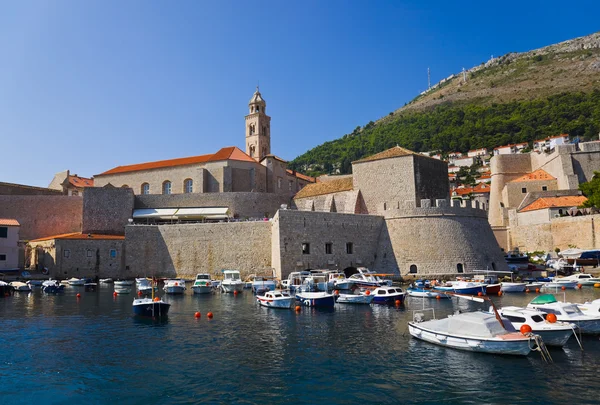 Porto na cidade Dubrovnik na Croácia — Fotografia de Stock