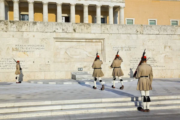Mudança de guardas perto do parlamento em Atenas — Fotografia de Stock