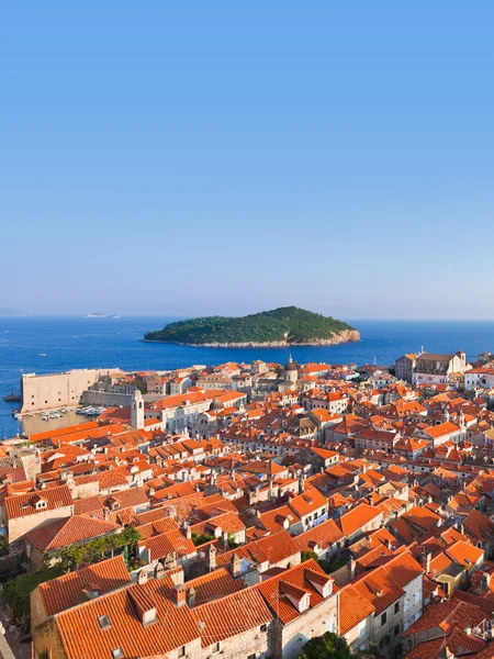 Ciudad de Dubrovnik e isla en Croacia —  Fotos de Stock