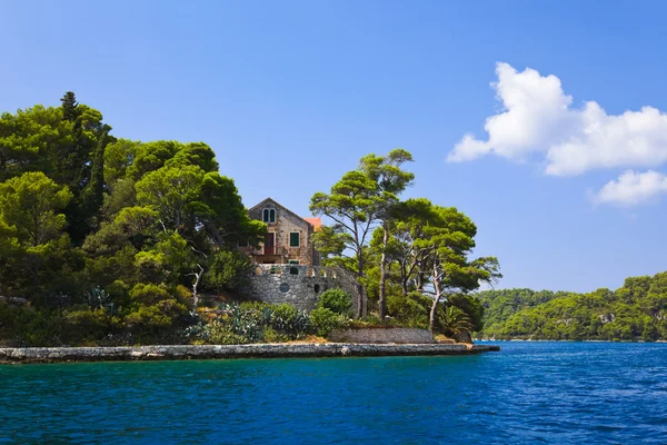 Монастырь на острове Млет в Хорватии — стоковое фото