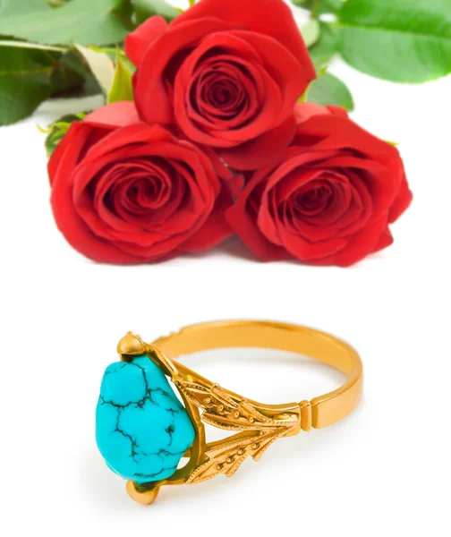 Rosor och gyllene ring — Stockfoto
