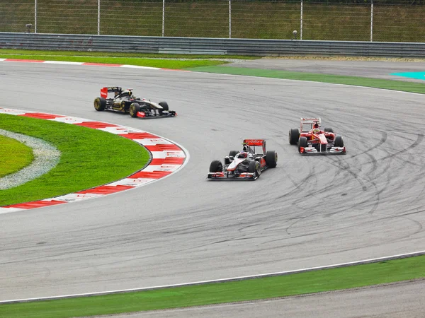 SEPANG, MALÁSIA - 10 DE ABRIL: Carros em pista na corrida de Fórmula 1 — Fotografia de Stock