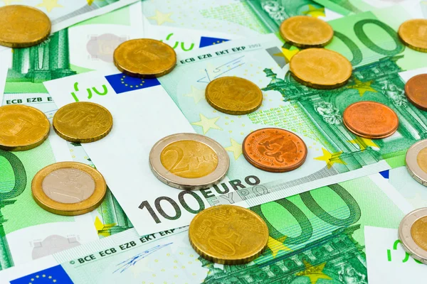 Євро монети і банкноти — стокове фото
