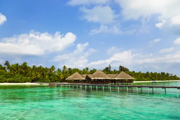 Maldivler de tropikal bir plajda su café — Stok fotoğraf