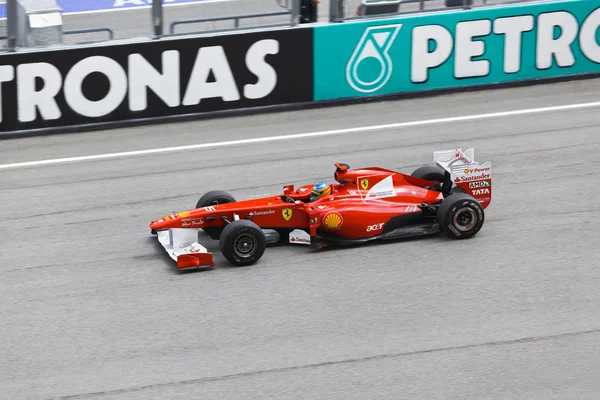 SEPANG, MALASIA - 8 DE ABRIL: Fernando Alonso (equipo Scuderia Ferra — Foto de Stock