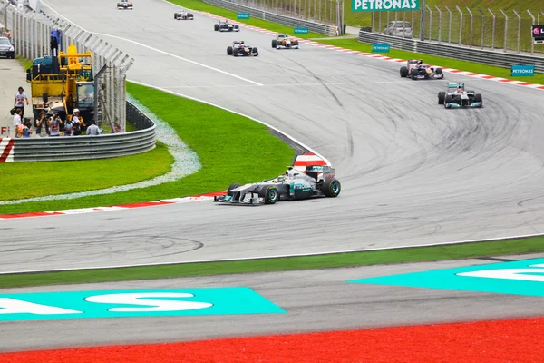 SEPANG, MALAYSIA - APRIL 10: Cars on track at race of Formula 1 — Stock Photo, Image