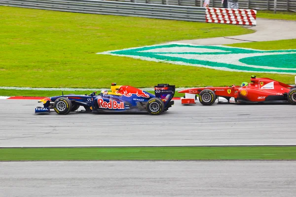SEPANG, MALASIA - 10 DE ABRIL: Coches en pista en la carrera de Fórmula 1 — Foto de Stock