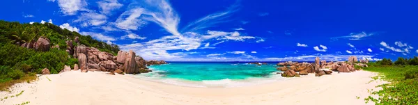Panorama tropikalnej plaży na Seszelach — Zdjęcie stockowe
