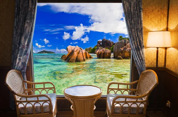 酒店的房间和海滩风景 — 图库照片