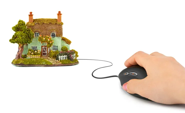 컴퓨터 마우스와 집 손 — 스톡 사진