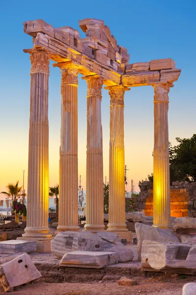 Vieilles ruines à Side, Turquie au coucher du soleil — Photo