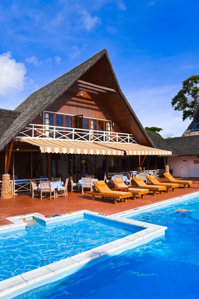 Pool at tropical island — Stock Photo, Image