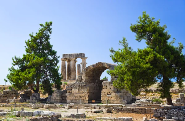 Ruiny chrámu v Korintu, Řecko — Stock fotografie