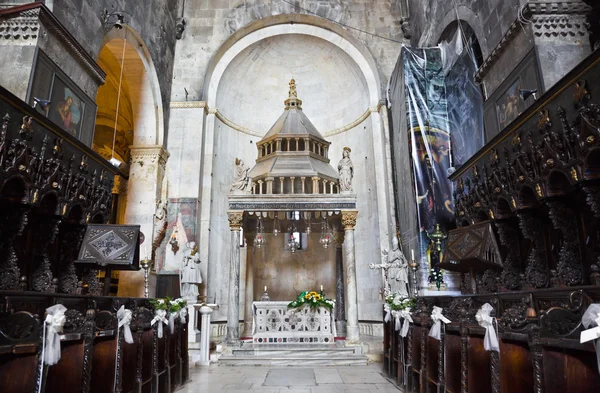 Interior de la iglesia en Trogir en Croacia — Foto de Stock