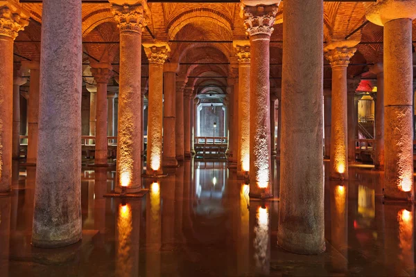 Underground water Basilica Cistern - Istanbul — Stock Photo, Image