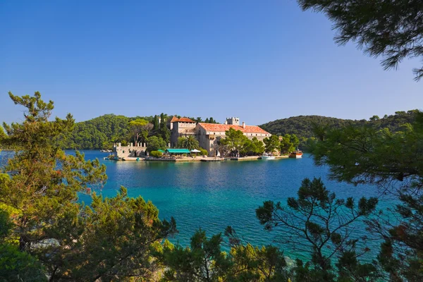 Монастир на острові Млет в Хорватії — стокове фото