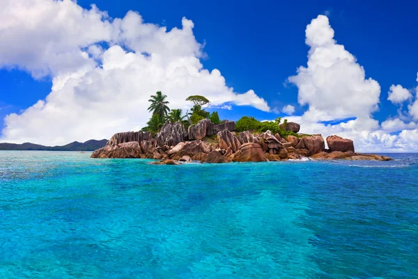 Tropisk ö i Seychellerna — Stockfoto