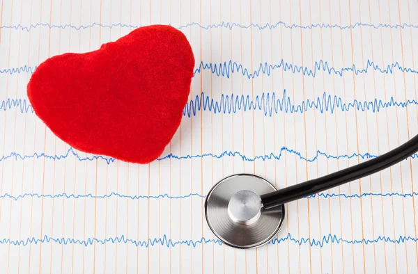 心と心電図の聴診器 — ストック写真