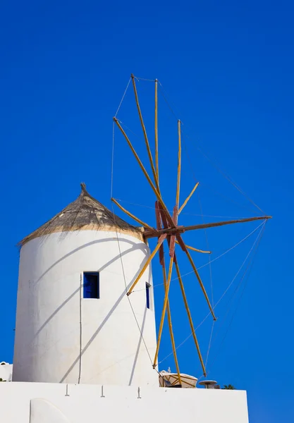 ギリシャ イア、サントリーニ風車 — ストック写真