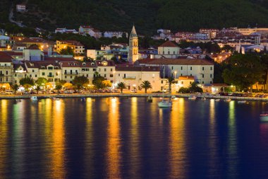 gece şehir makarska-Hırvatistan