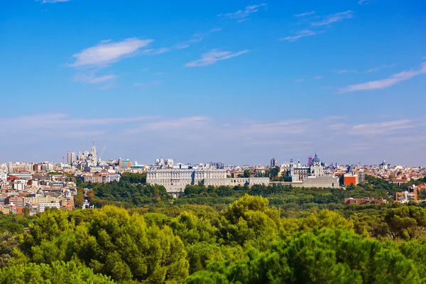 Königspalast und Almudena-Kathedrale - Madrid Spanien — Stockfoto