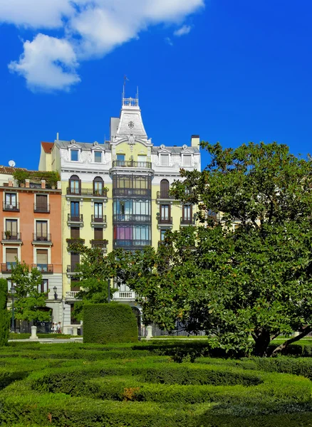 Parku, w pobliżu Pałacu Królewskiego - Madryt — Zdjęcie stockowe