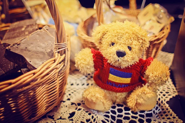 Teddybeer met chocolade — Stockfoto