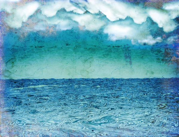 Seascape.Vintage fondo de la naturaleza con nubes oscuras —  Fotos de Stock
