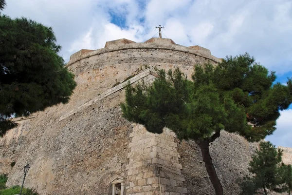 Ronde bastion van middeleeuwse kasteel in milazzo, Sicilië — Stockfoto