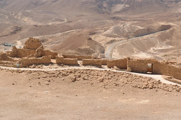 Ruínas da antiga fortaleza de Masada no deserto — Fotografia de Stock