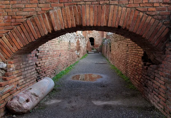 Ancient Roman brick arch — Stock Photo, Image