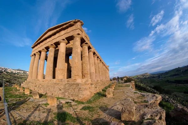 Fisheye-Ansicht des Concordia-Tempels in Agrigent, Sizilien, Italien — Stockfoto