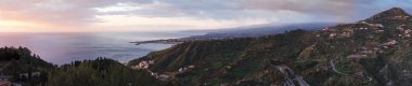 Sicilya, İtalya taormina Körfezi Panoraması şafak