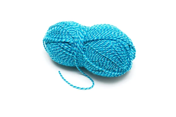Clew de fio de lã listrado azul e branco para tricô — Fotografia de Stock