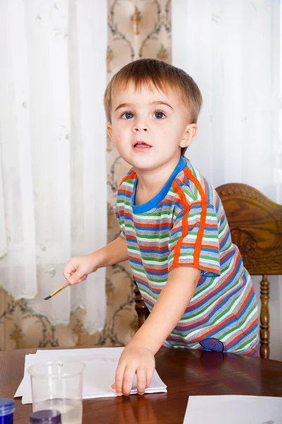 Boy is painting — Stock Photo, Image