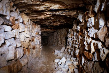 terk edilmiş taş ocağı