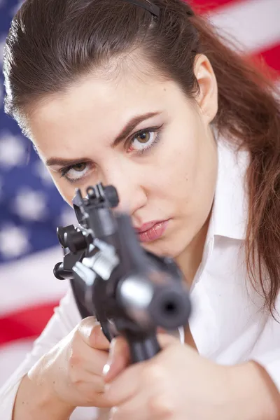Nő machine gun célzás — Stock Fotó