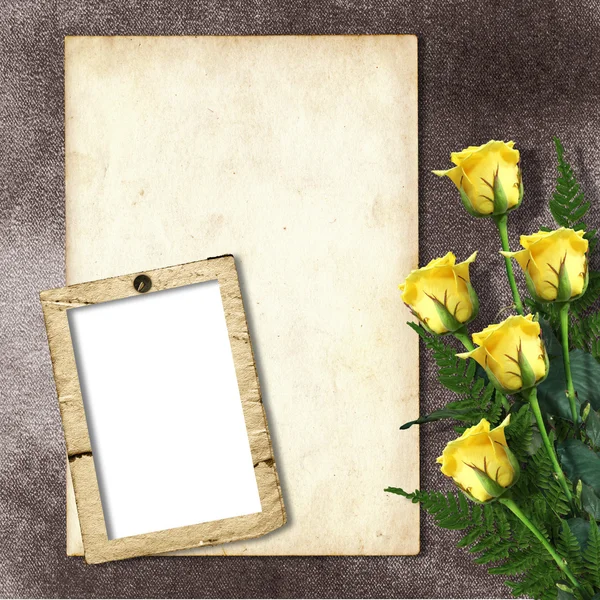 Винтажная бумага с розами на винтажном фоне . — стоковое фото