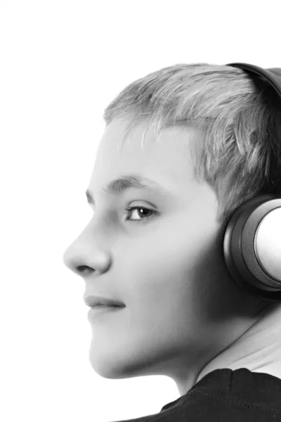 Teenager poslechu hudby s sluchátka — Stock fotografie