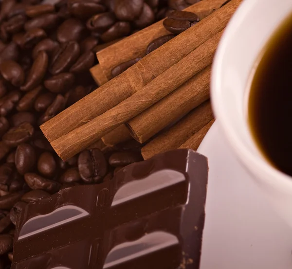 Coffe, kayu manis, coklat — Stok Foto