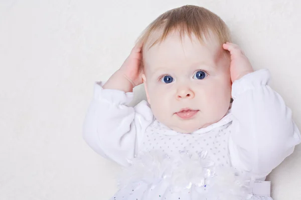 Aranyos kis baba lány portréja — Stock Fotó