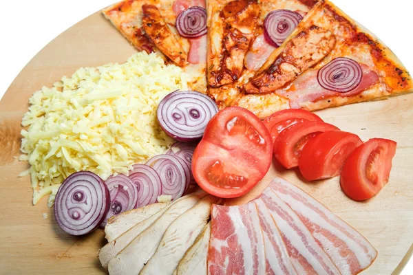 Pizza met ingrediënt — Stockfoto