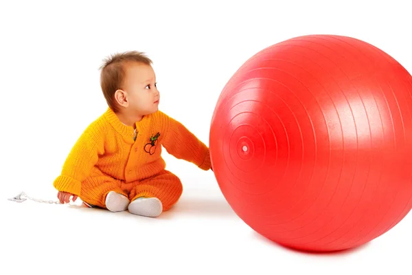 婴儿与球 — 图库照片