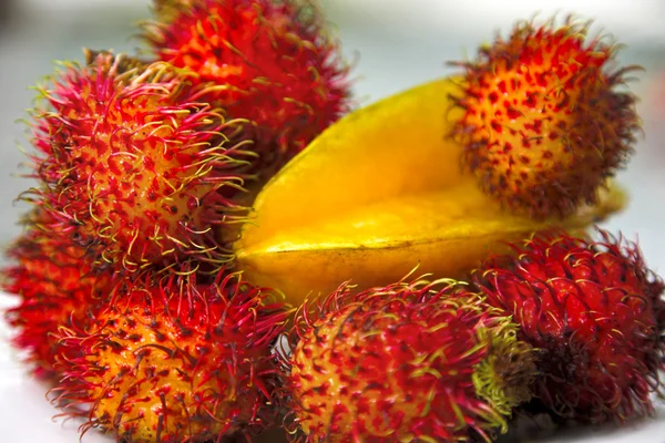 Rambutans and starfruit — Stock Photo, Image
