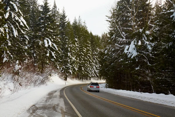 Kışın dağ yolu - Stok İmaj
