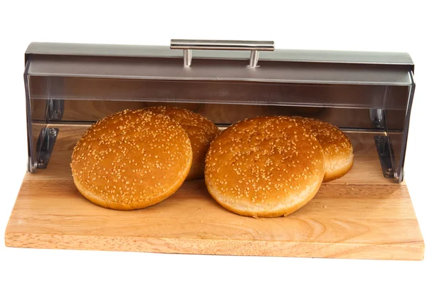 Pães de cesta de pão com isolado — Fotografia de Stock