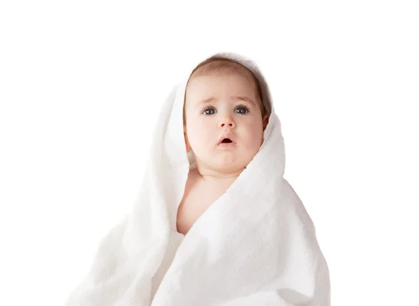 Dziecko w ręcznik na białym tle — Zdjęcie stockowe