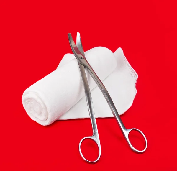 Gauze with a pair of scissors — Stock Photo, Image