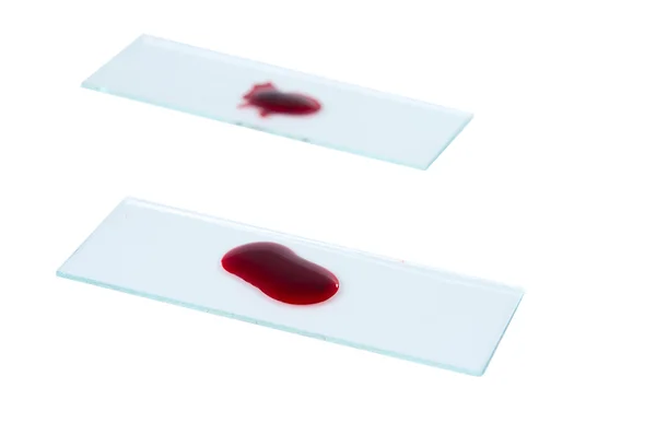 Druppel bloed op het glas geïsoleerd — Stockfoto